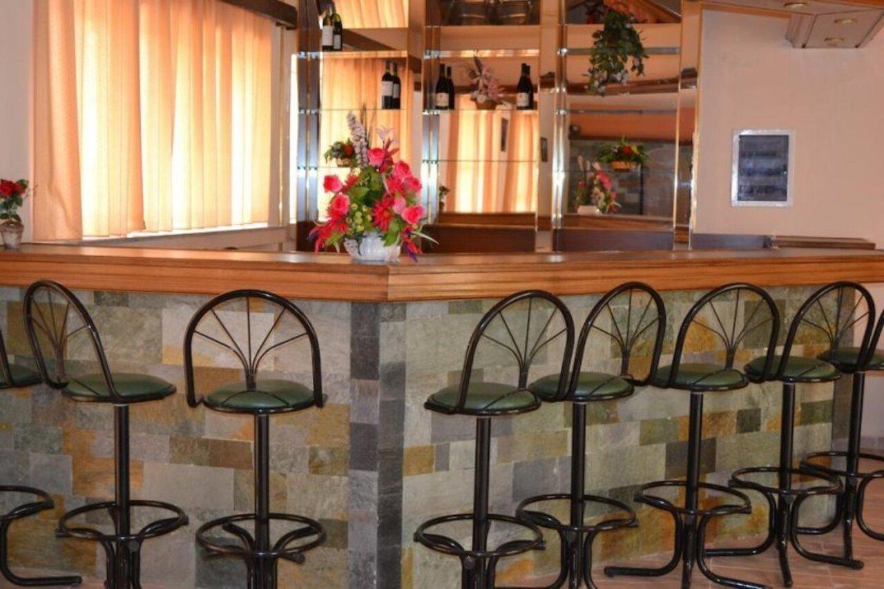 Karavos Hotel Apartments อาร์คานเยโลส ภายนอก รูปภาพ