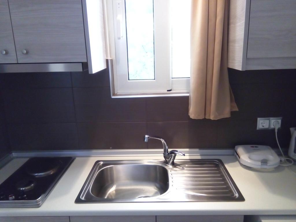 Karavos Hotel Apartments อาร์คานเยโลส ห้อง รูปภาพ