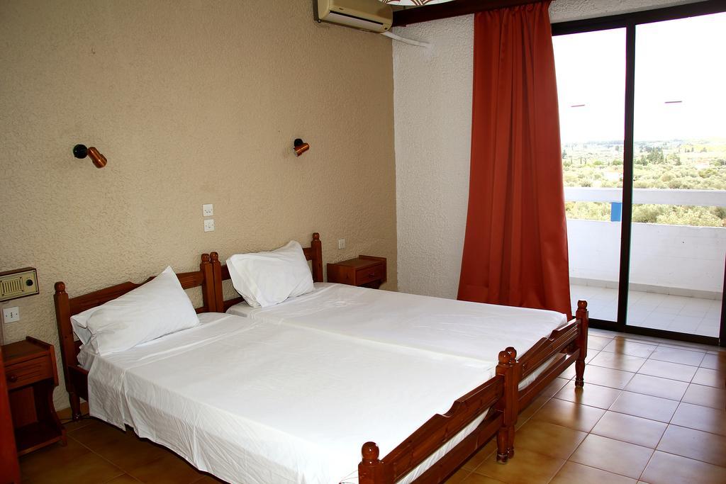 Karavos Hotel Apartments อาร์คานเยโลส ห้อง รูปภาพ
