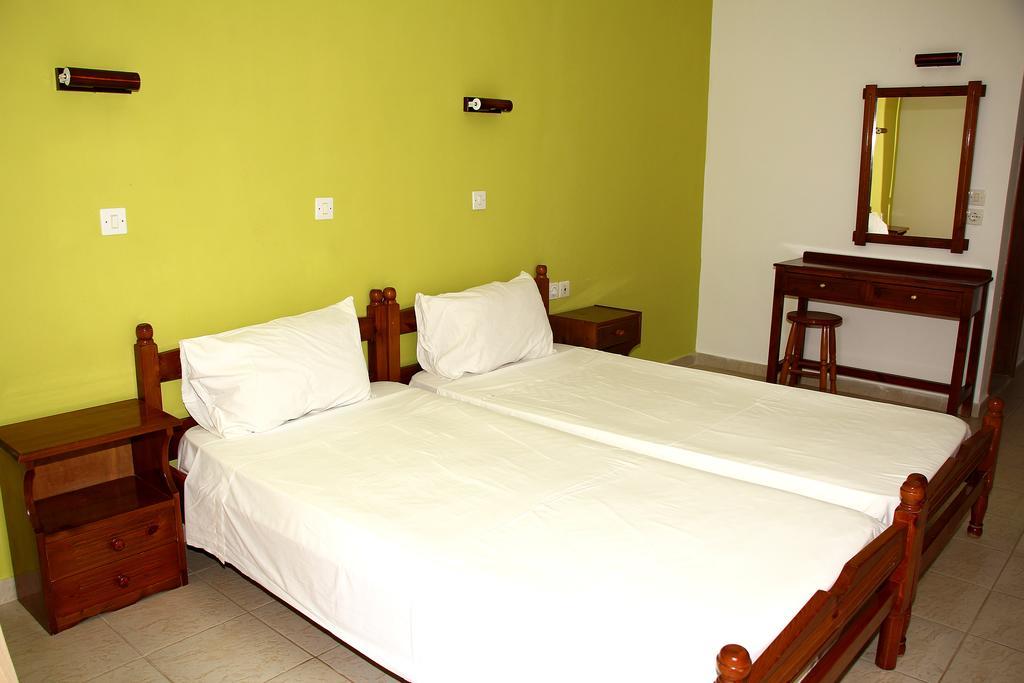 Karavos Hotel Apartments อาร์คานเยโลส ห้อง รูปภาพ