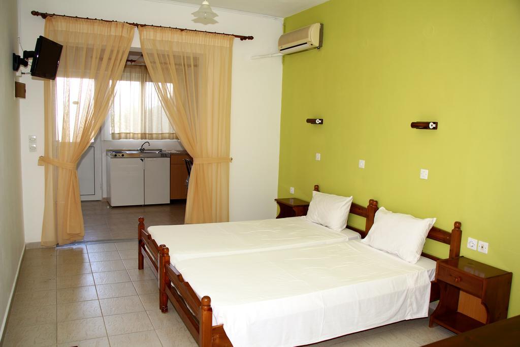 Karavos Hotel Apartments อาร์คานเยโลส ห้อง รูปภาพ