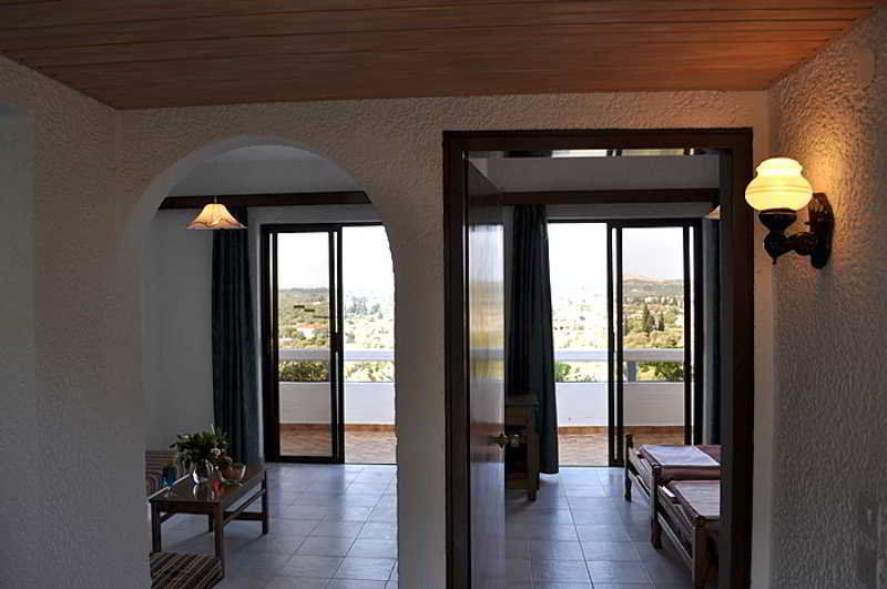 Karavos Hotel Apartments อาร์คานเยโลส ภายนอก รูปภาพ
