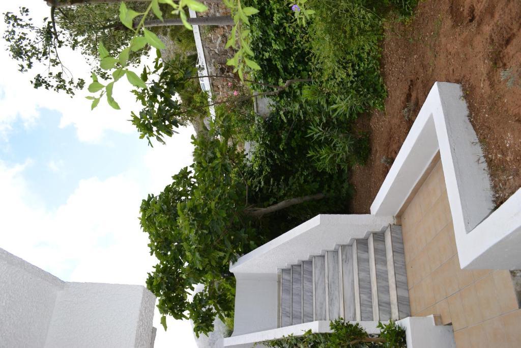 Karavos Hotel Apartments อาร์คานเยโลส ภายนอก รูปภาพ