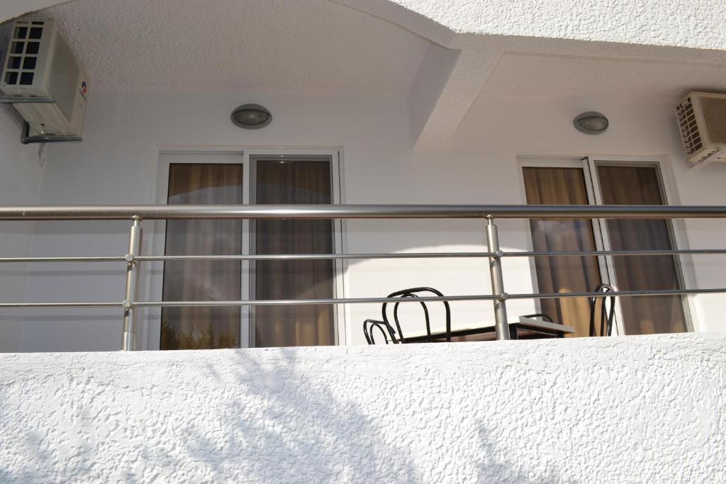 Karavos Hotel Apartments อาร์คานเยโลส ภายนอก รูปภาพ