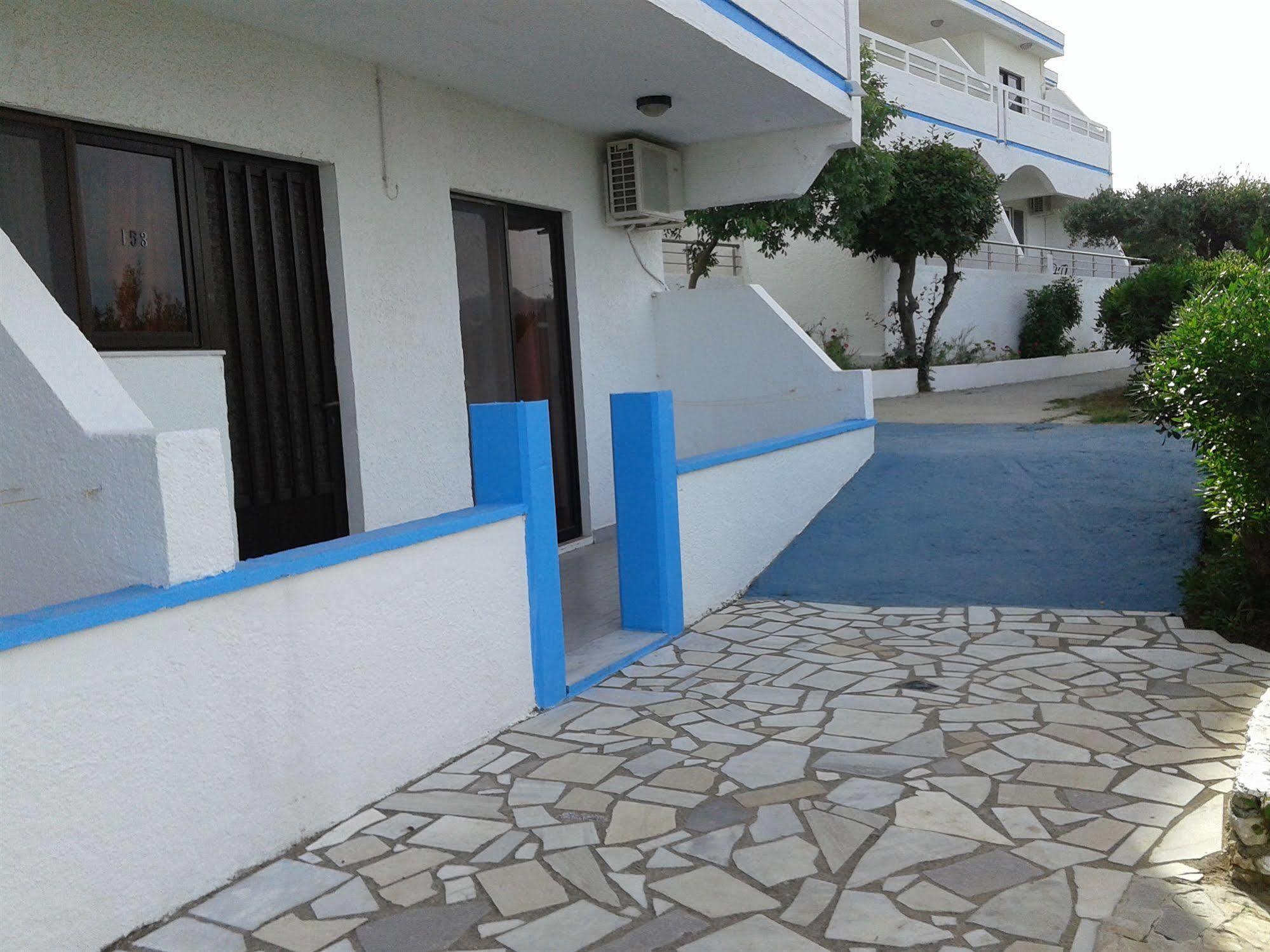 Karavos Hotel Apartments อาร์คานเยโลส ภายนอก รูปภาพ