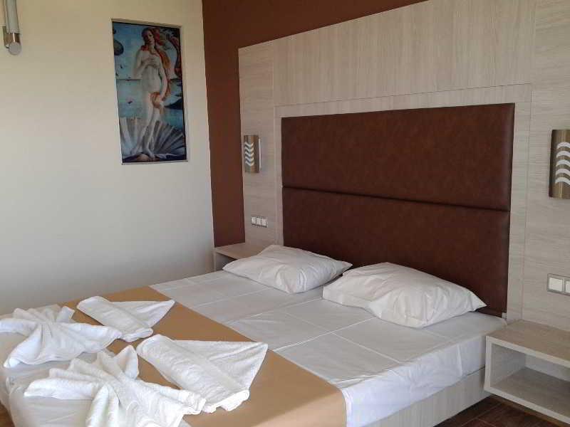 Karavos Hotel Apartments อาร์คานเยโลส ภายนอก รูปภาพ